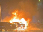 Ночью в Геленджике произошел серьезный пожар: две машины полностью сгорели