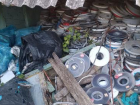 Геленджичанин обнаружил заброшенный склад со старинными кассетами
