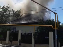 Крыша частного домовладения загорелась в Геленджике