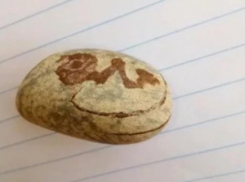 Камень с женским именем продается в Геленджике