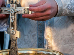 Чем отличаются Богоявленская и Крещенская вода рассказали в церкви Геленджика
