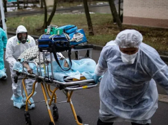 Рекорд по смертям и новые случаи заражения: коронавирус бушует