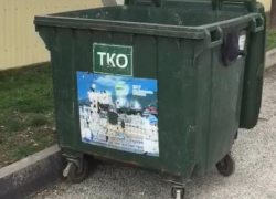 Вместо свалки мусора появился контейнер в ответ на жалобу жительницы Геленджика