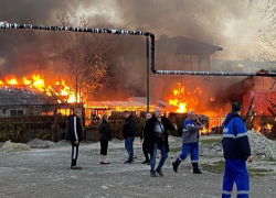 Стали известны подробности пожара в Геленджике на улице Новороссийской