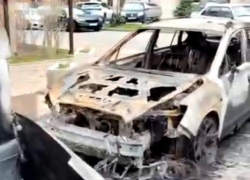 Два автомобиля сгорели в Геленджике в Новогоднюю ночь