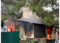 В  Геленджике в микрорайоне Голубая бухта  сгорел частный дом