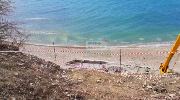 Доступа не будет до середины лета: подробности с пляжа «Факел» в Дивноморском