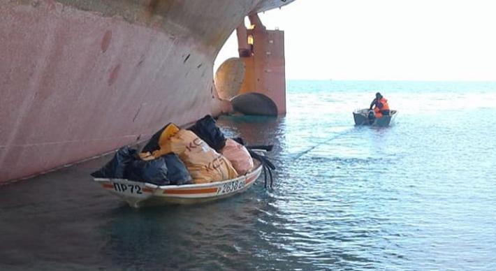 Двенадцать кубов мусора отправились морем из Геленджика
