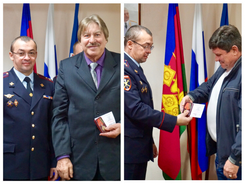Убогий и Осовик получили памятные медали из рук руководителя ОМВД Геленджика
