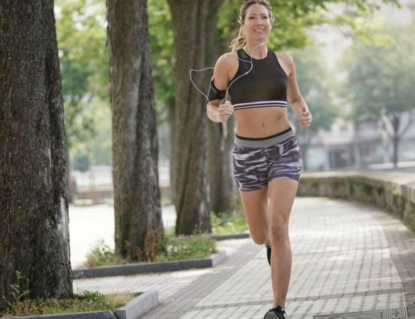 Пробежки и фитнес на свежем воздухе: снятие карантинных ограничений начнется со спорта