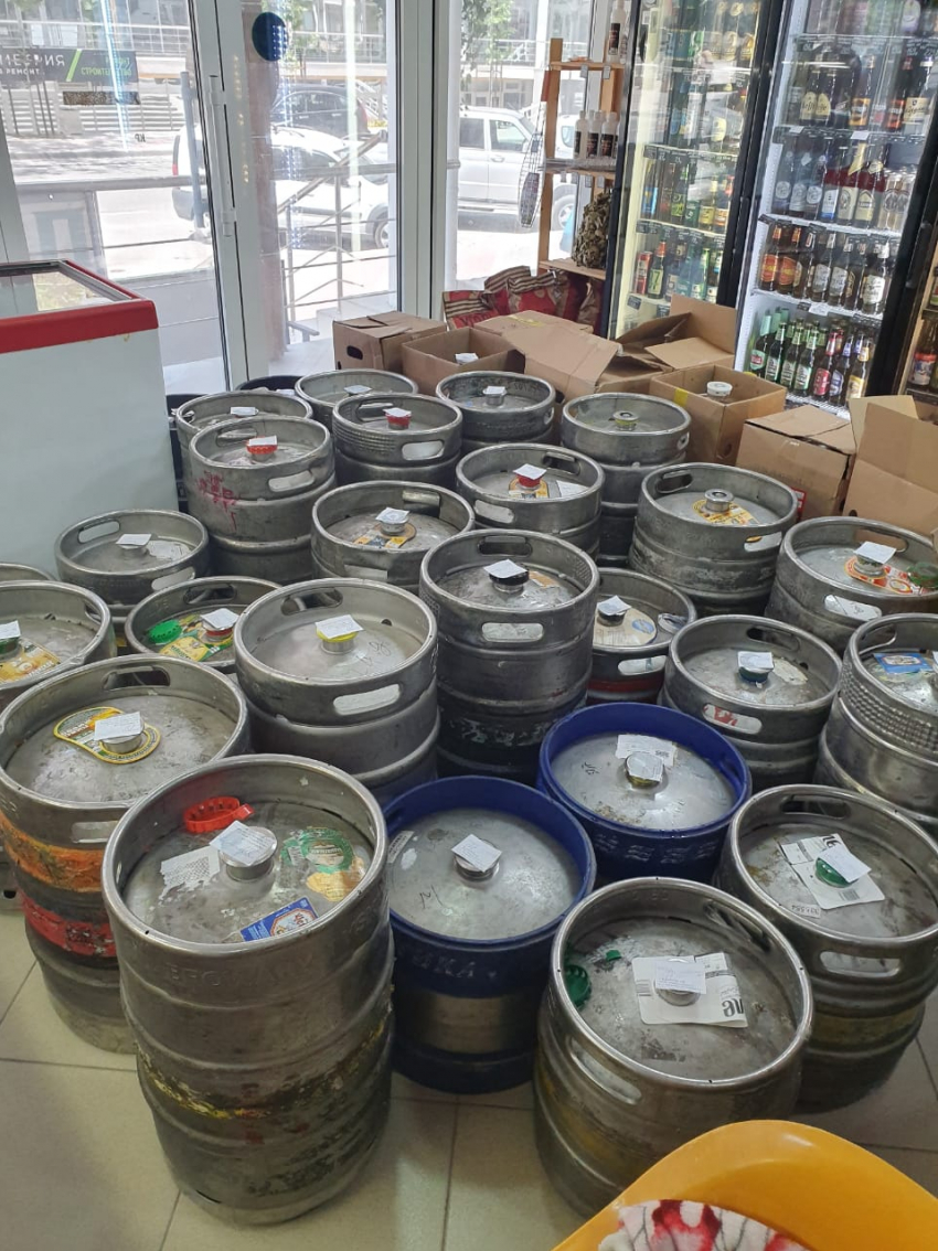 Незаконную продажу пива в розлив пресекли полицейские Геленджика