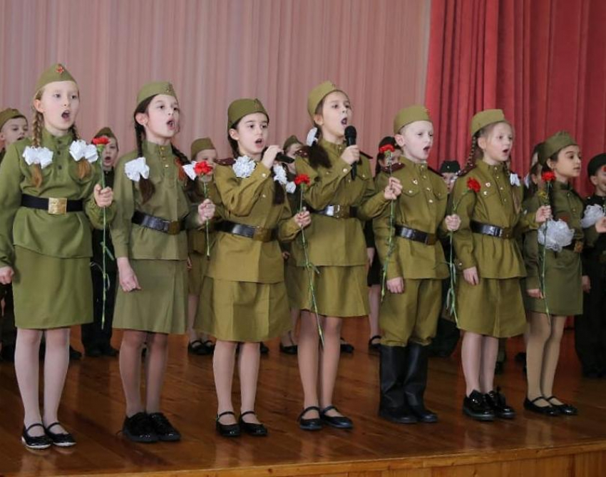 Школьники Геленджика провели патриотический фестиваль