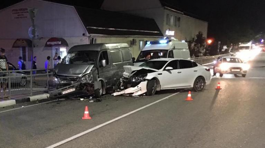 При столкновении двух автомобилей в Геленджике пострадал 4-месячный пассажир
