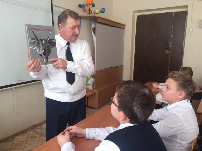 Полковник Зуев провел урок мужества в одной из школ Геленджика